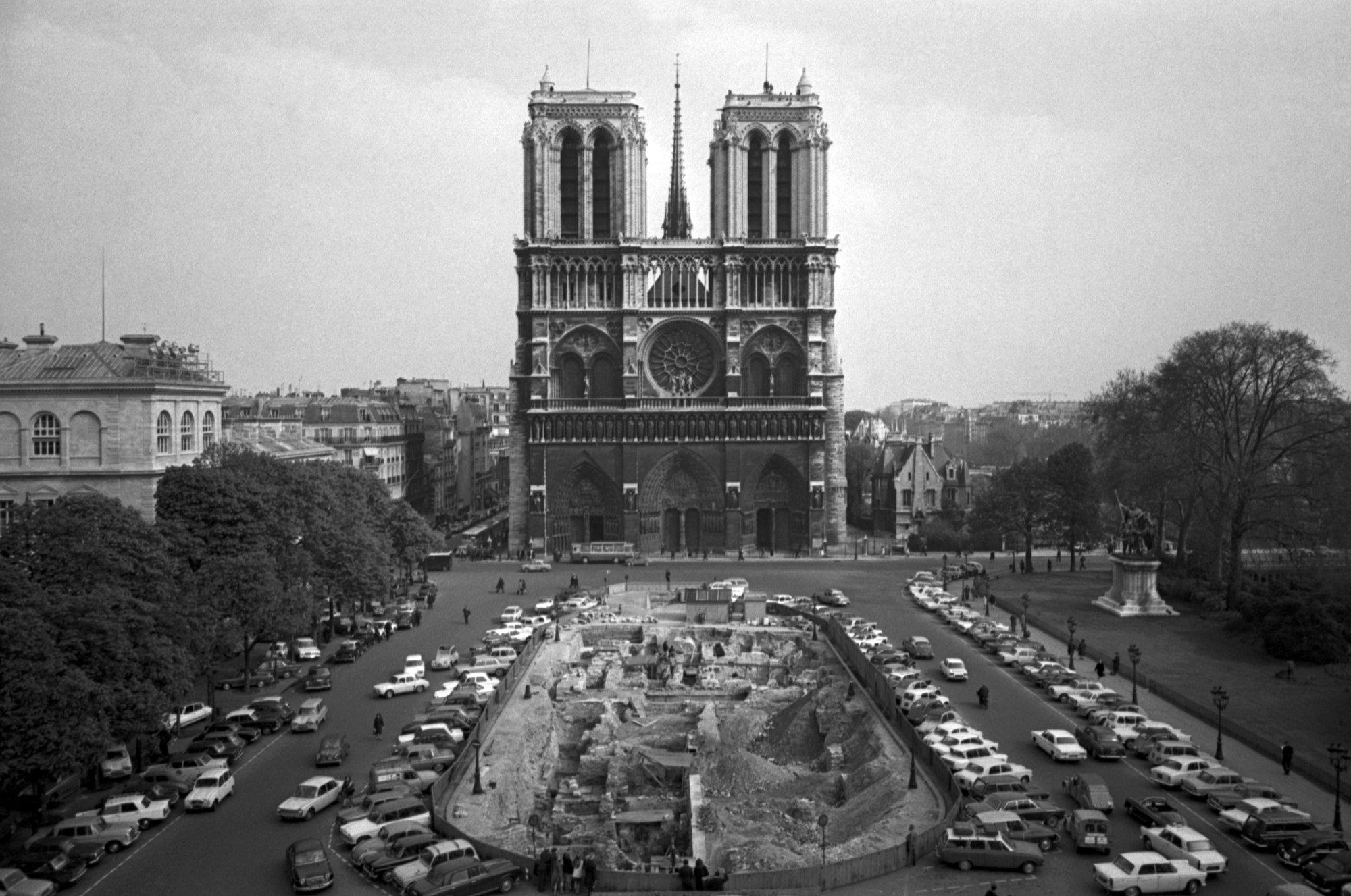 nha tho duc ba paris bi chay anh 3