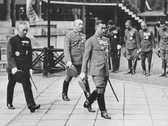 Huyen su 2.600 nam va nhung bi an cua hoang gia Nhat hinh anh