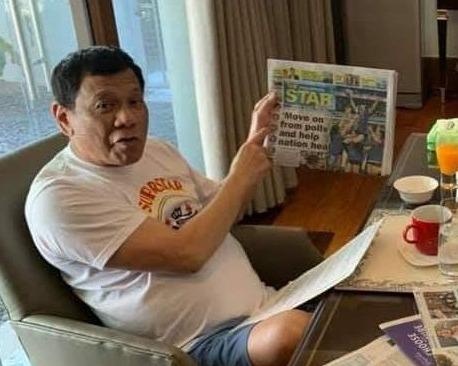 Mot tuan khong xuat hien, TT Duterte lai thoi bung tin don benh nang hinh anh