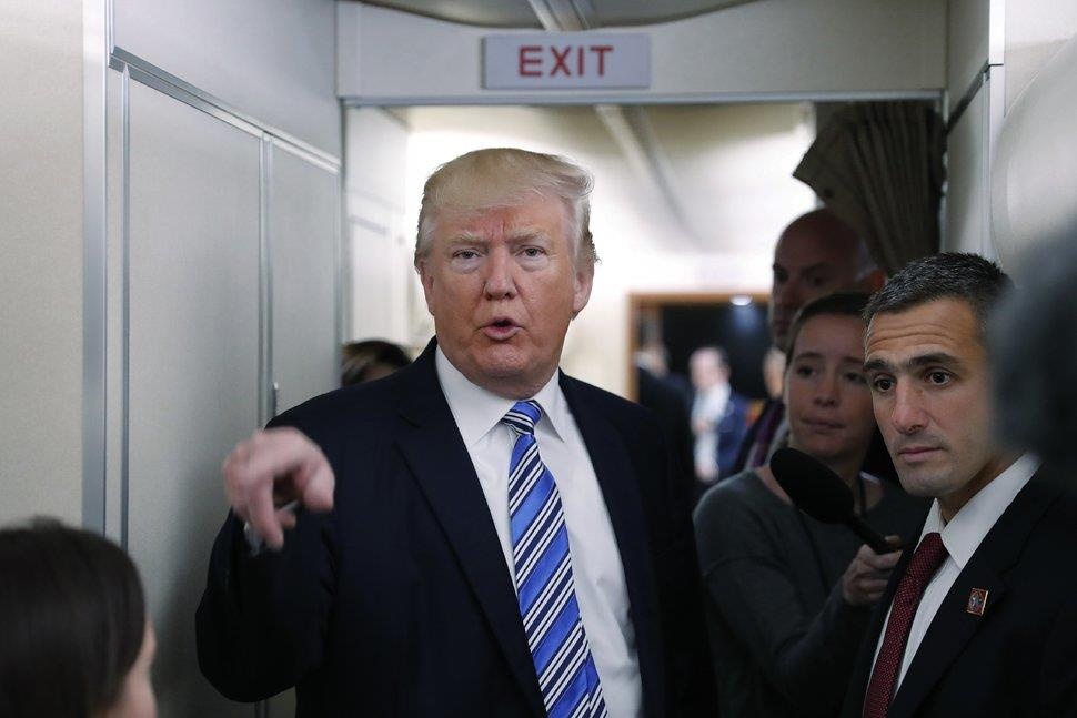 'Nhu bi giam cam' - trai nghiem tren chiec Air Force One cua TT Trump hinh anh