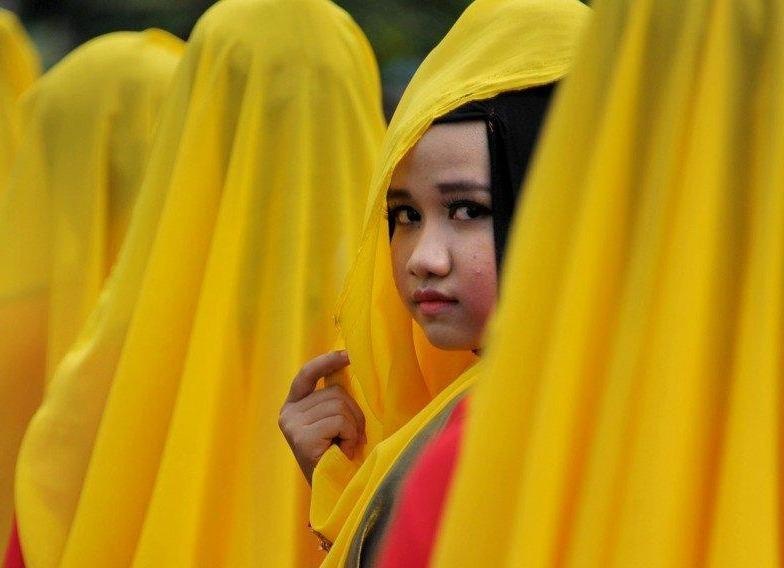 Phu nu Indonesia lo so luat moi cho phep dan ong da the hinh anh