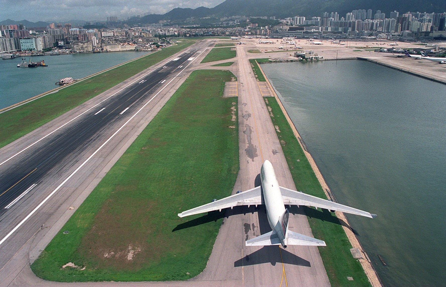 san bay kai tak hong hong kong anh 16
