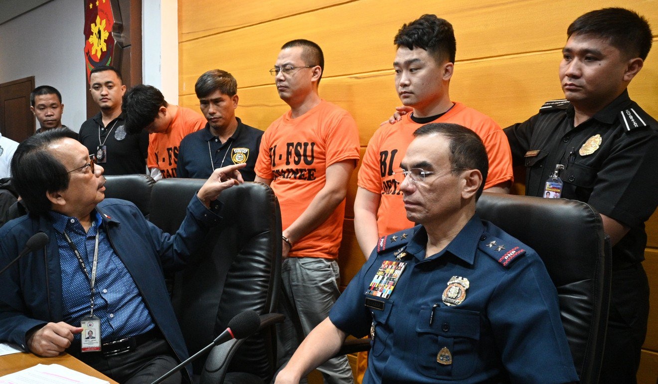 Canh sat bat coc thue cho bang dang 'ca map' TQ o Philippines hinh anh