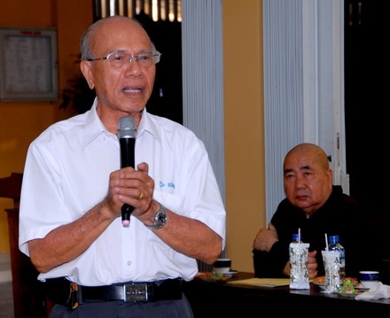 ngoại trưởng nhật tặng bằng khen cho nhà giáo ảnh 1 ngoai truong nhat tang bang khen cho nha giao anh 1