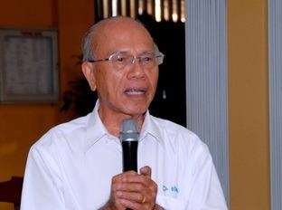 Ngoai truong Nhat tang bang khen cho nha giao TP.HCM hinh anh