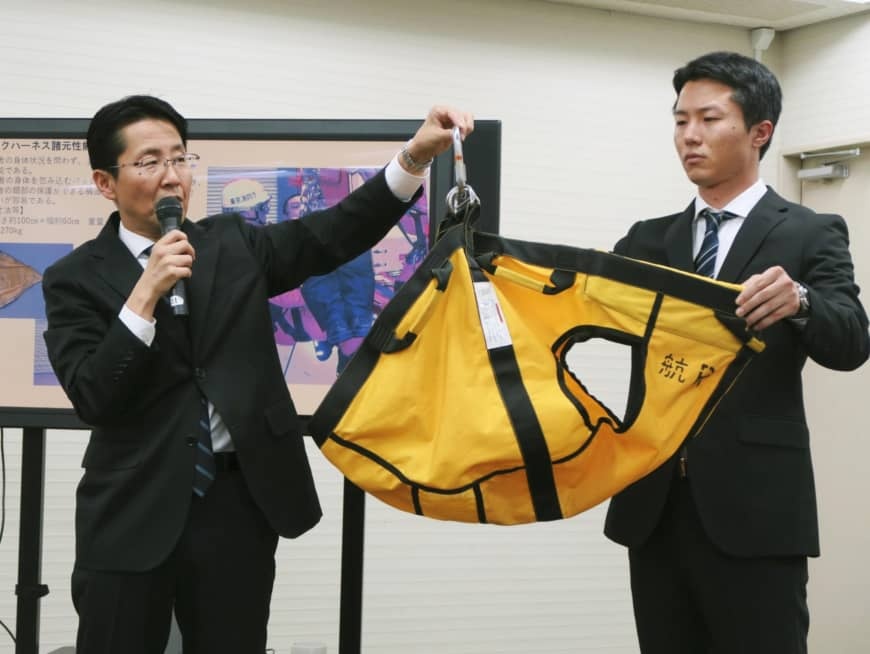 cu ba bi lam roi tu vong anh 1