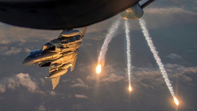 My tung Apache vi dac nhiem bi linh ‘con do’ than TNK ap sat hinh anh