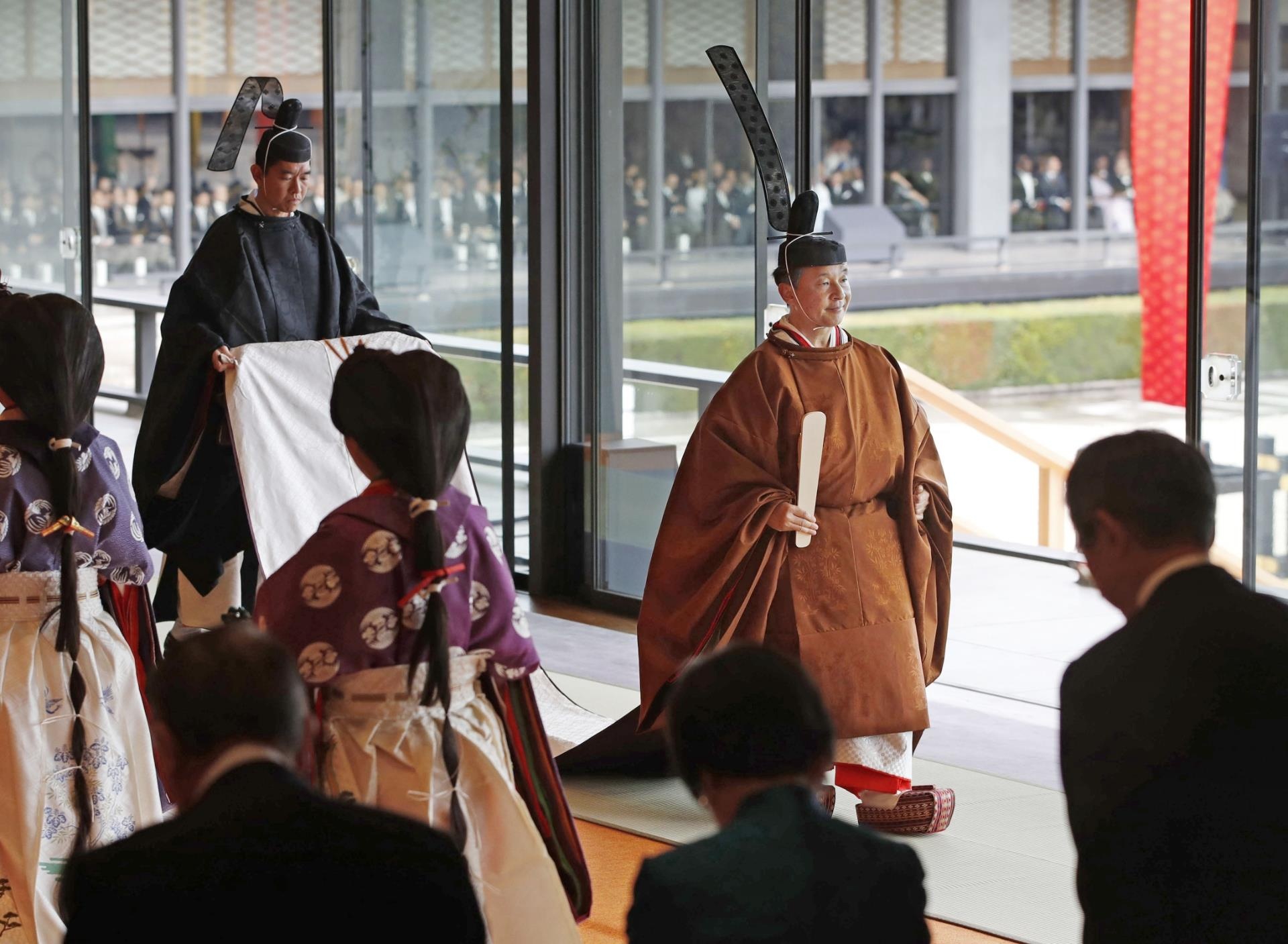 Nhat hoang Naruhito voi le phuc kieu the ky thu 9 trong le dang co hinh anh