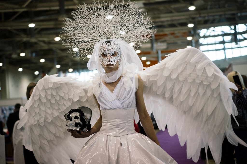 Quan tai, thoi trang dam tang trong trien lam ma chay o Nga hinh anh