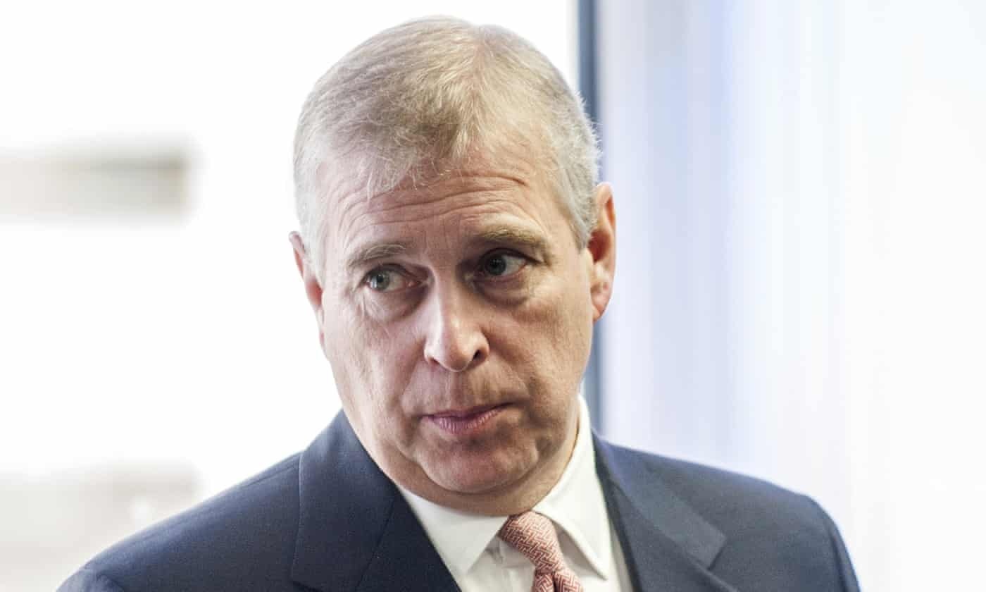 Hoang tu Andrew thoi nghia vu hoang gia Anh sau be boi ty phu au dam hinh anh