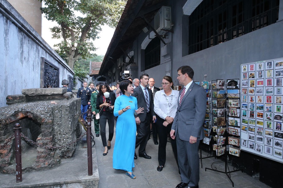 bộ trưởng quốc phòng mỹ thăm hỏa lò ảnh 2 bo truong quoc phong my tham hoa lo anh 2