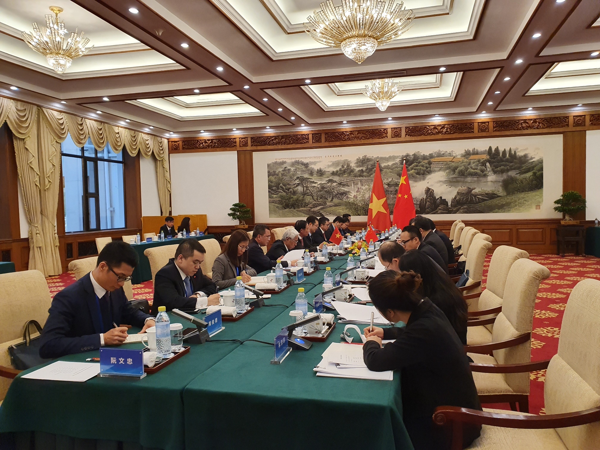 thu truong ngoai giao le hoai trung anh 1