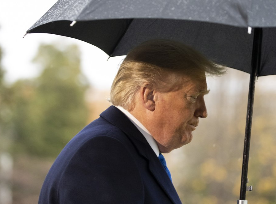 Bong den luan toi bua vay Tong thong Trump tai hoi nghi NATO hinh anh