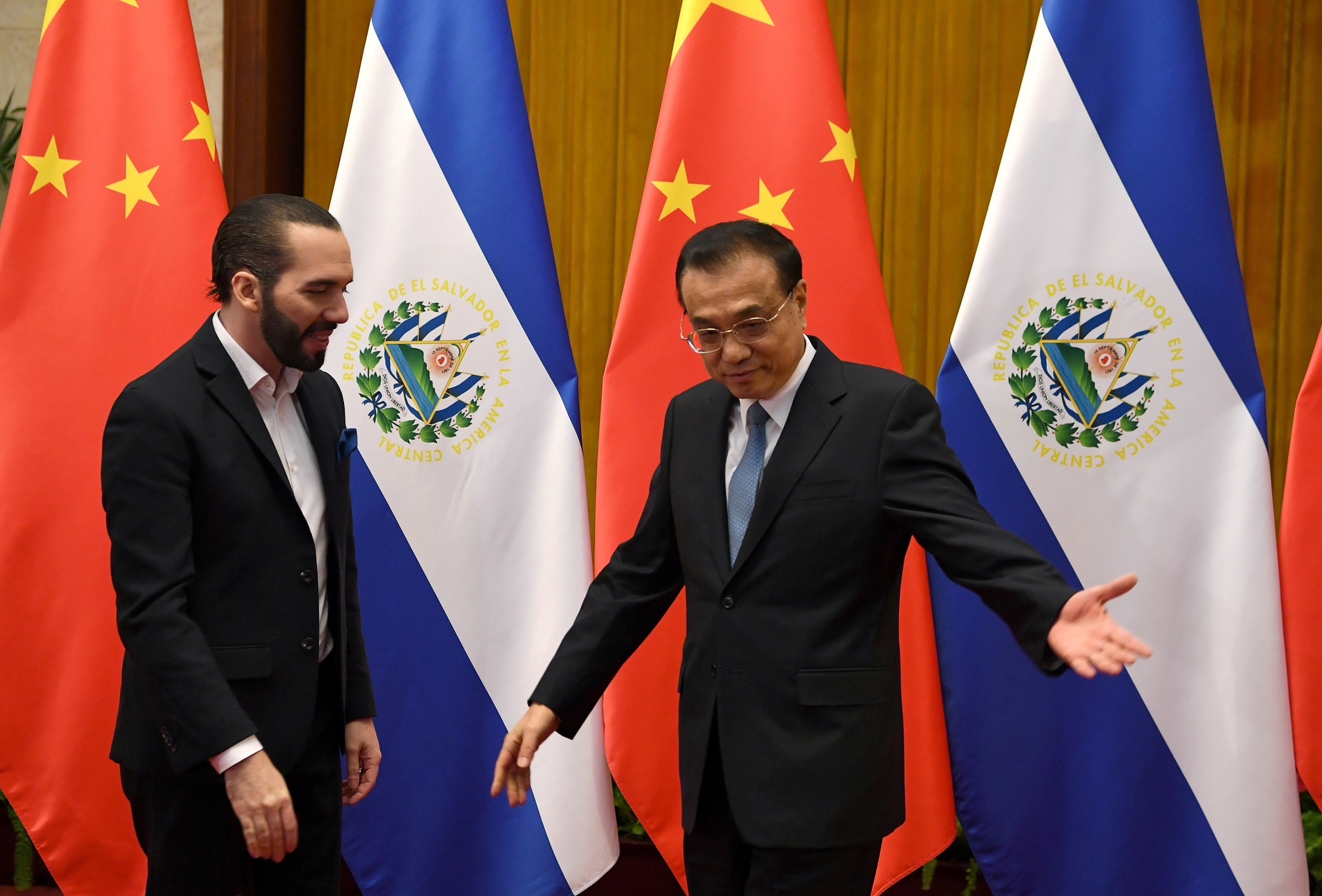 El Salvador duoc TQ tang san van dong sau khi tu bo Dai Loan hinh anh