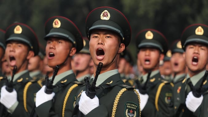 NATO chia re hon bao gio het, nhung mot nuoc dang keo ho lai gan nhau hinh anh