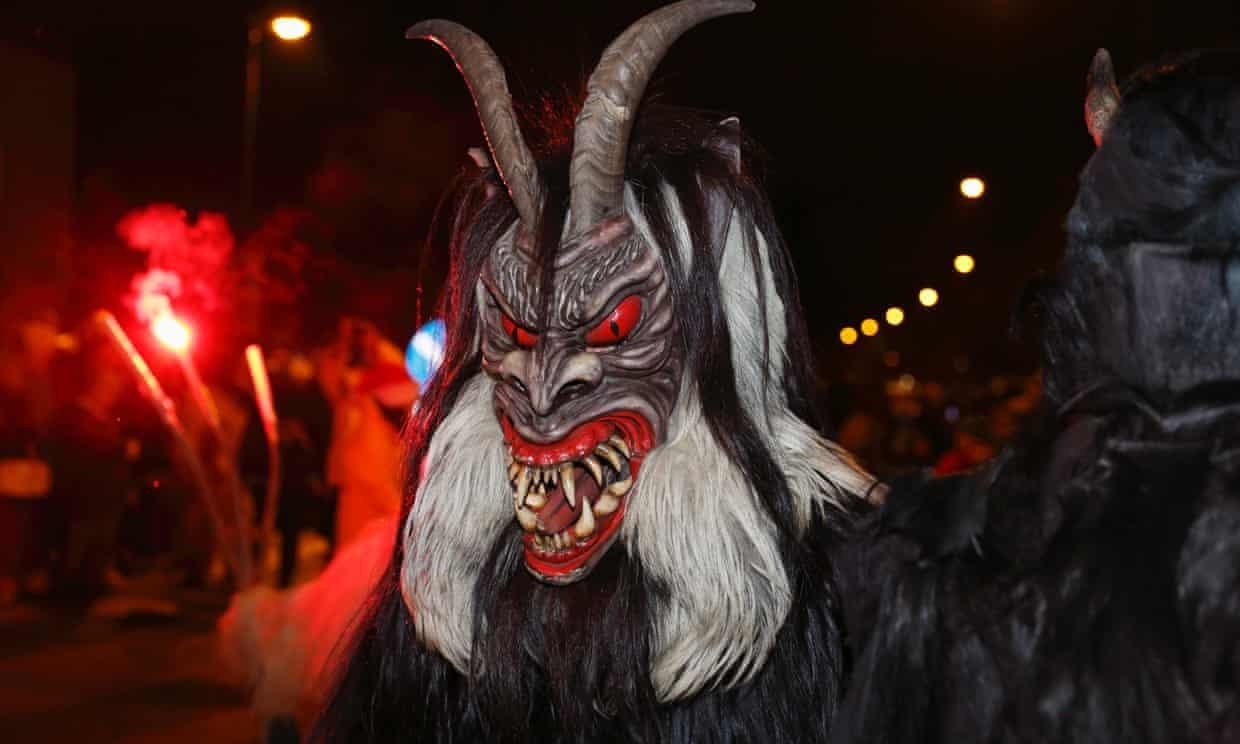 'Quy Krampus' long hanh duong pho tai Ao truoc Giang sinh hinh anh
