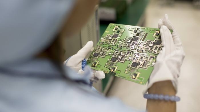 TQ yeu cau co quan nha nuoc loai bo toan bo may tinh nuoc ngoai hinh anh