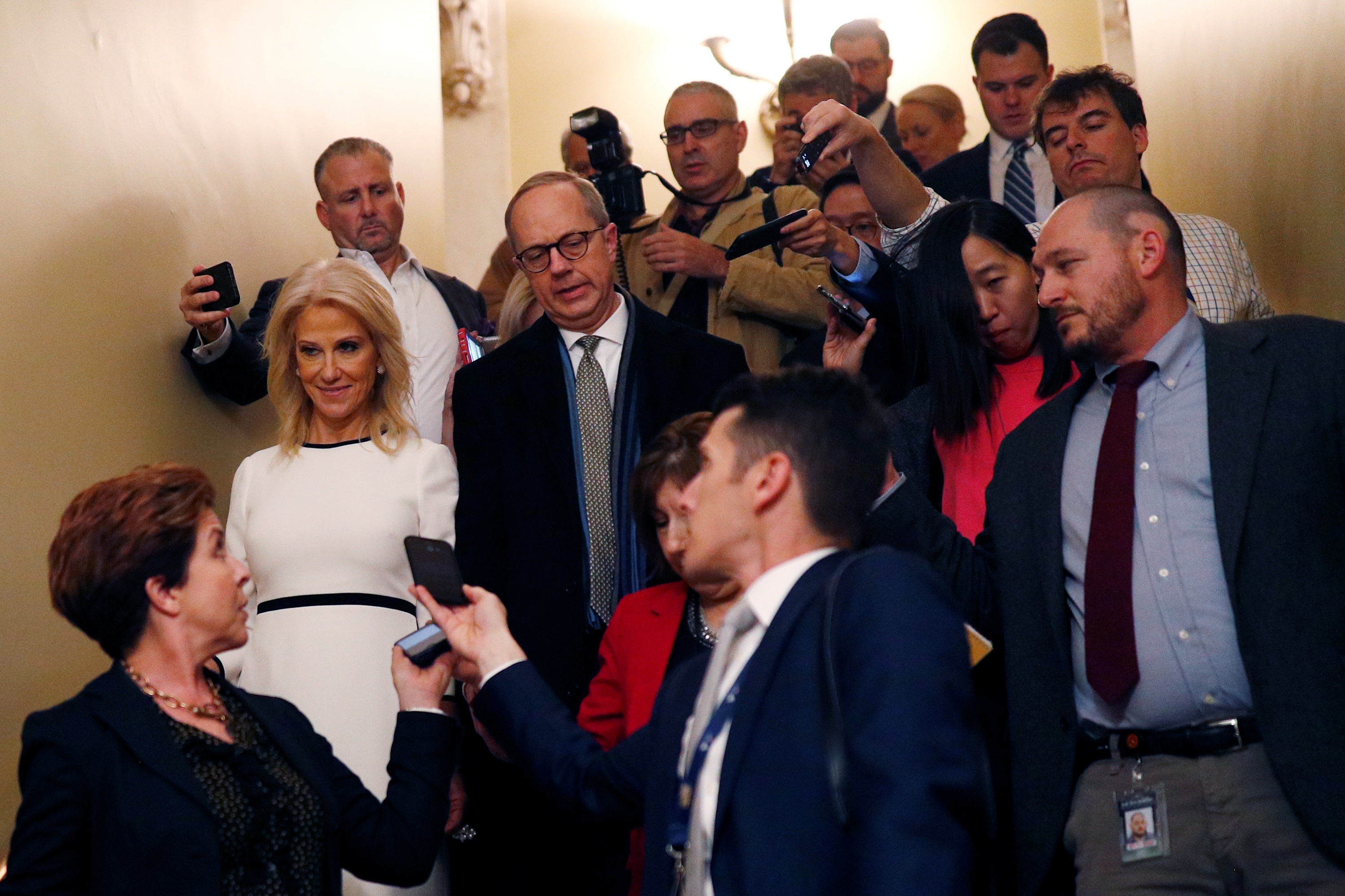 ong trump lam gi trong ngay bi luan toi anh 3