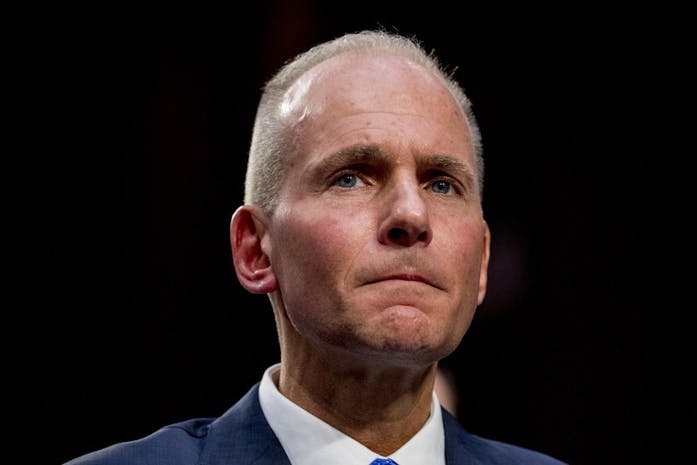 CEO Boeing bi sa thai giua khung hoang 737 MAX hinh anh