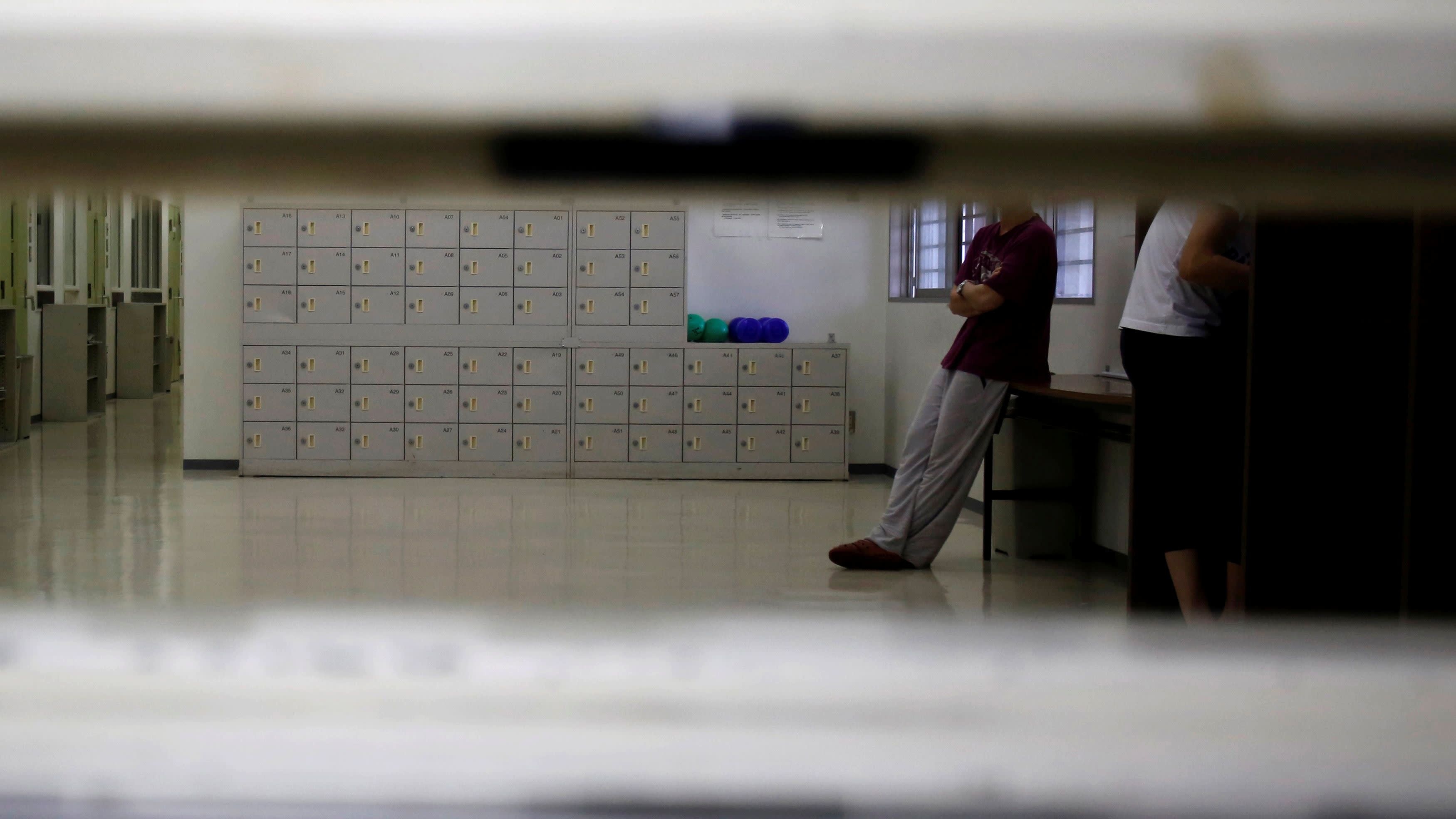 Nguoi nuoc ngoai tai Nhat Ban tuyet thuc vi cho truc xuat qua lau hinh anh