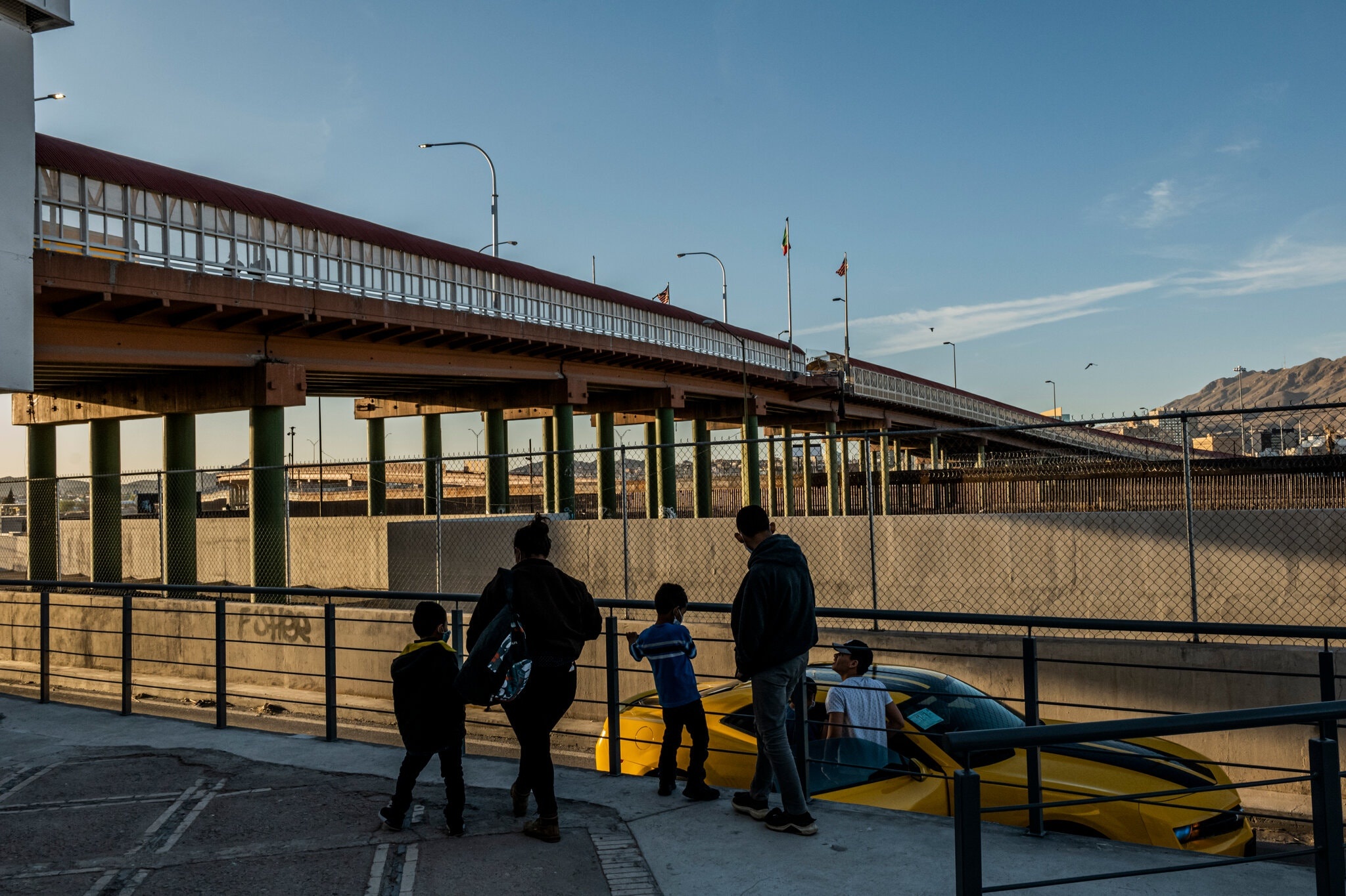 Nhung di dan bat ngo bi truc xuat khoi My anh 10