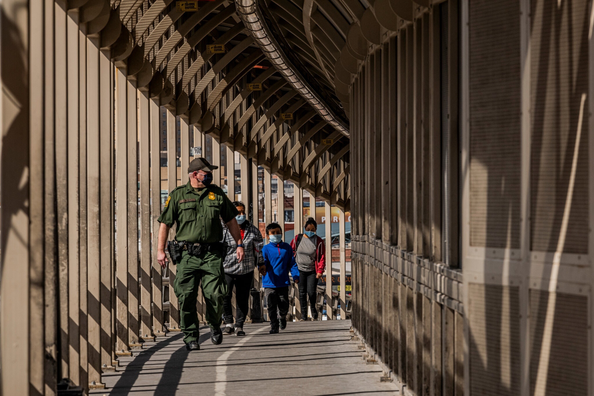 Nhung di dan bat ngo bi truc xuat khoi My anh 1