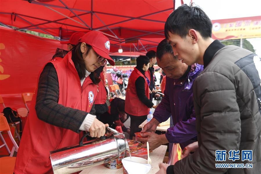 nguoi trung quoc ve que don tet anh 11