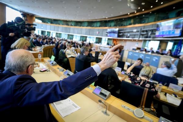 Uy ban Thuong mai Quoc te chau Au thong qua EVFTA hinh anh