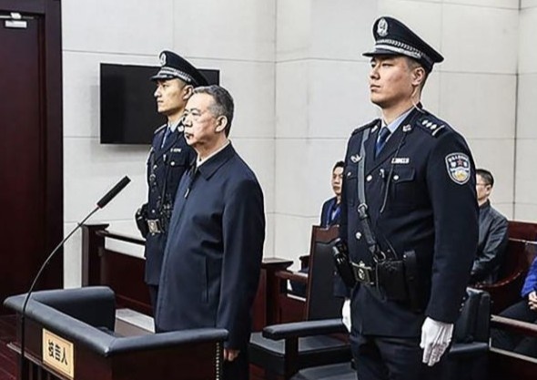 Toa TQ tuyen an 13,5 nam tu voi cuu chu tich Interpol hinh anh