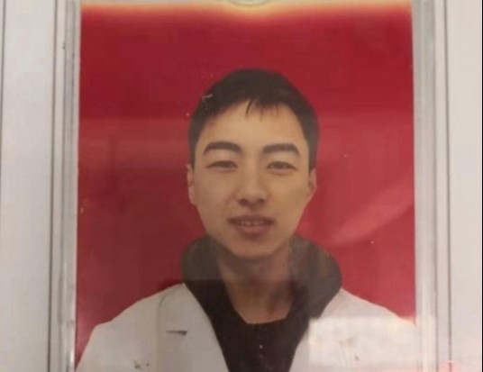 Bac si 9X Trung Quoc dot tu sau 10 ngay chien dau voi virus corona hinh anh