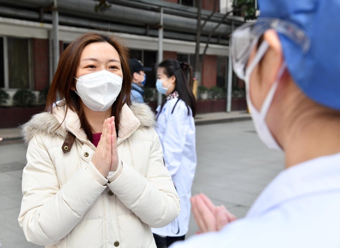 14 nhan vien y te dau tien nhiem virus corona Vu Han da duoc chua khoi hinh anh