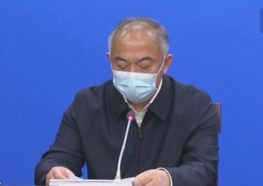 Quan chuc cap cao Vu Han xin loi vi khong du giuong cho benh nhan hinh anh