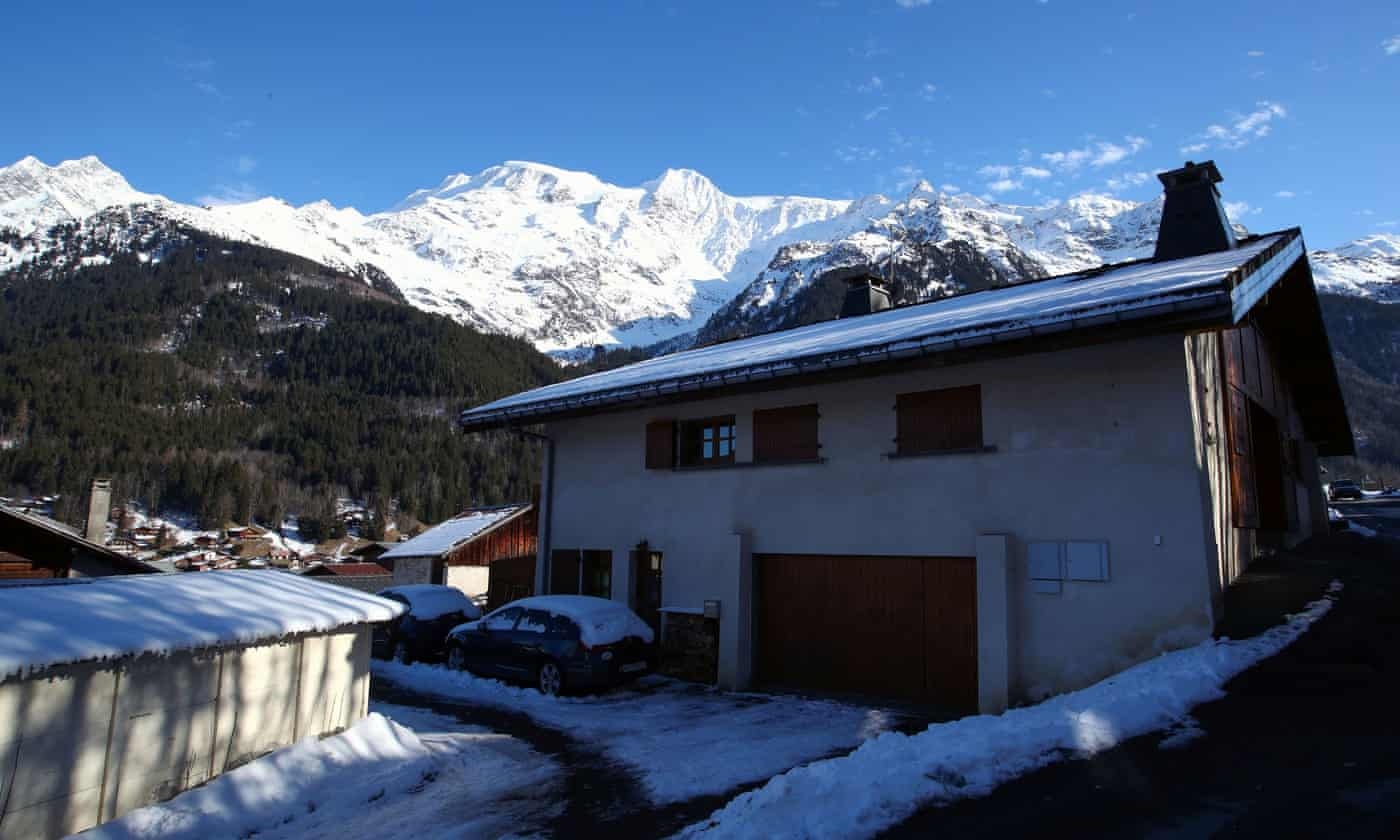 Be 9 tuoi nguoi Anh nhiem virus corona o Phap hinh anh