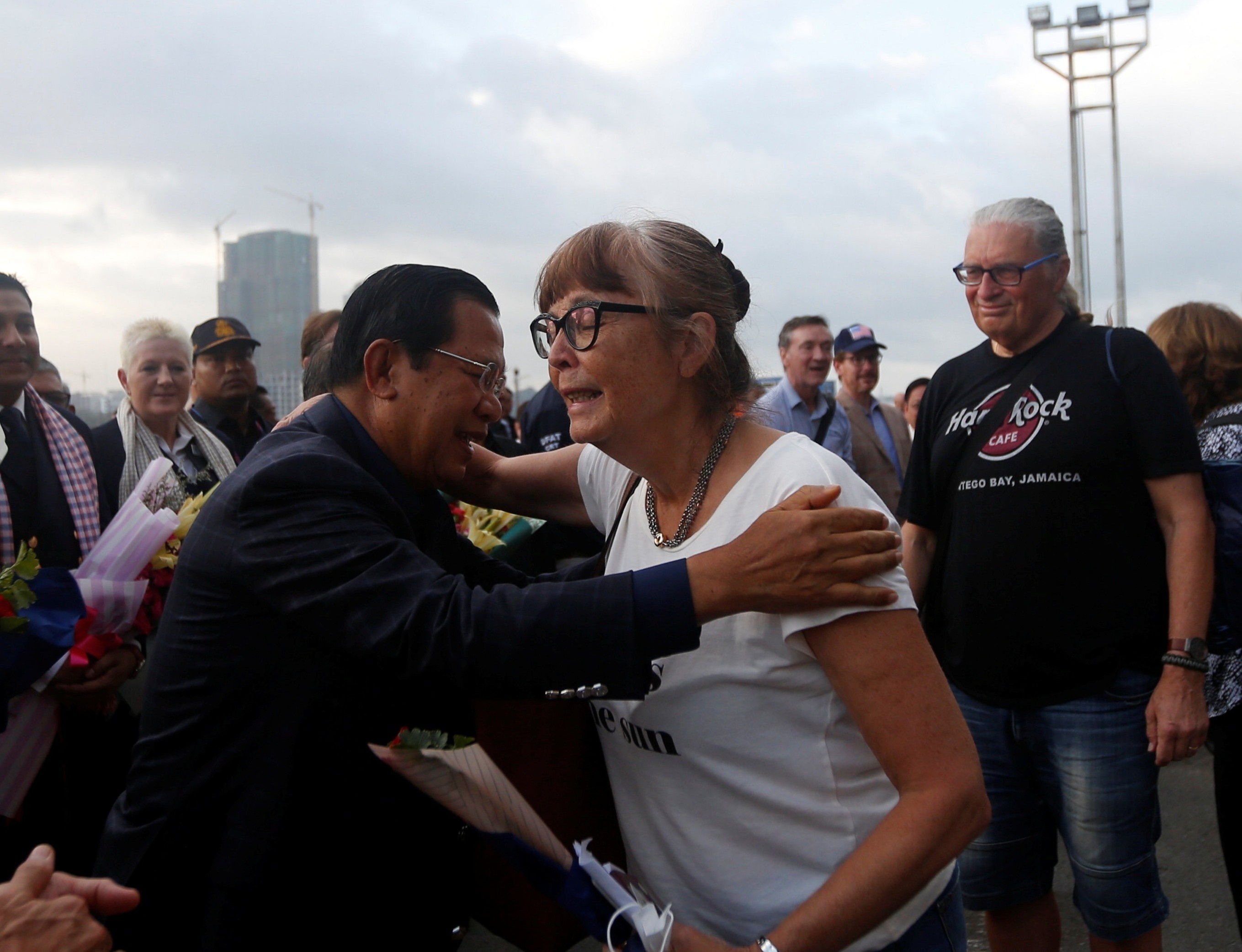 Thu tuong Hun Sen len tieng ve quyet dinh cho tau Westerdam cap cang hinh anh