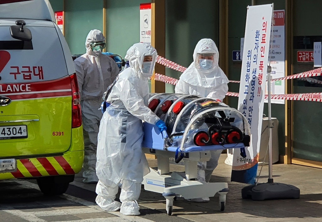 Truy tim 'benh nhan so 0' trong dich virus corona hinh anh