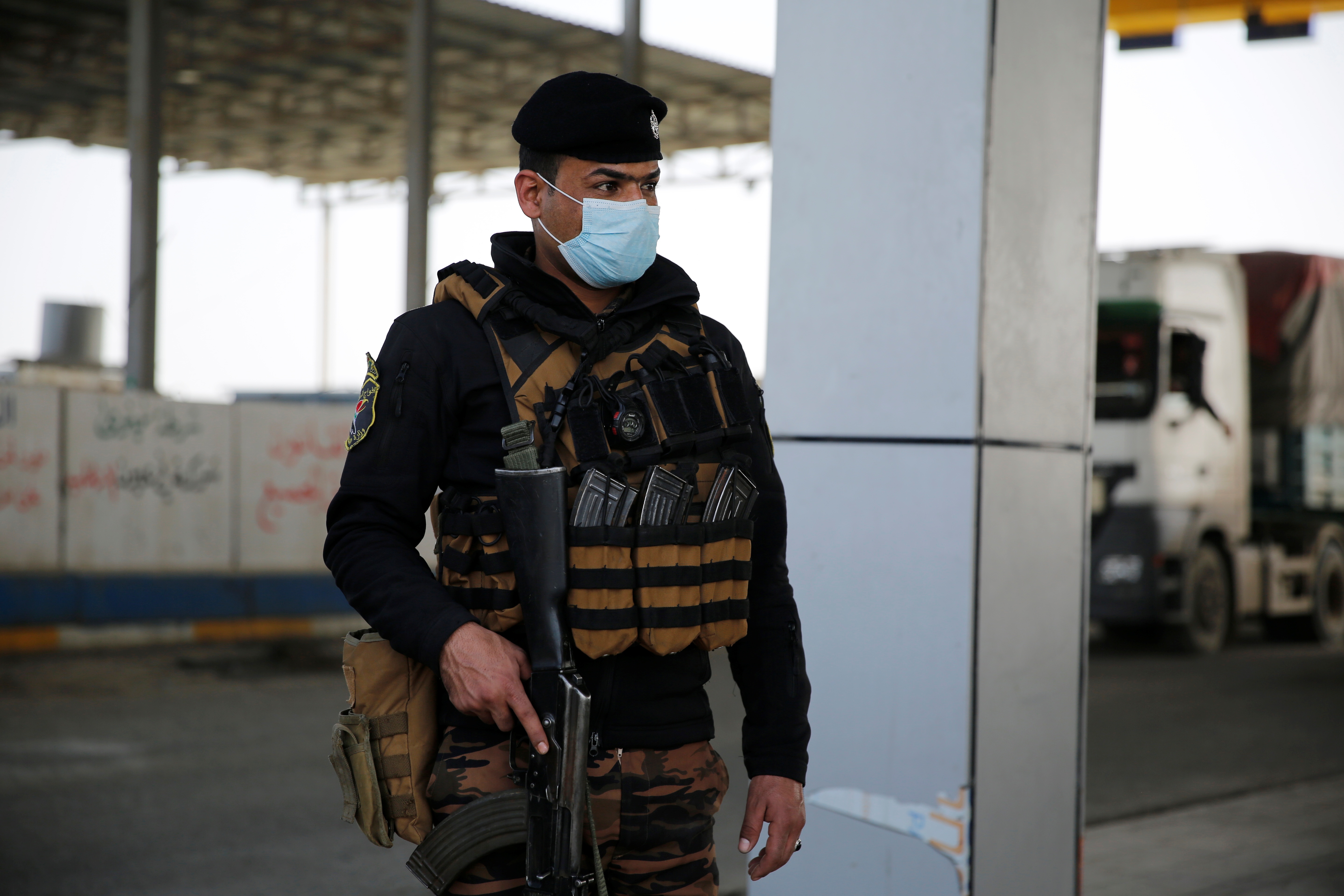 Iraq co ca Covid-19 dau tai thu do, Trung Dong gong minh chong dich hinh anh