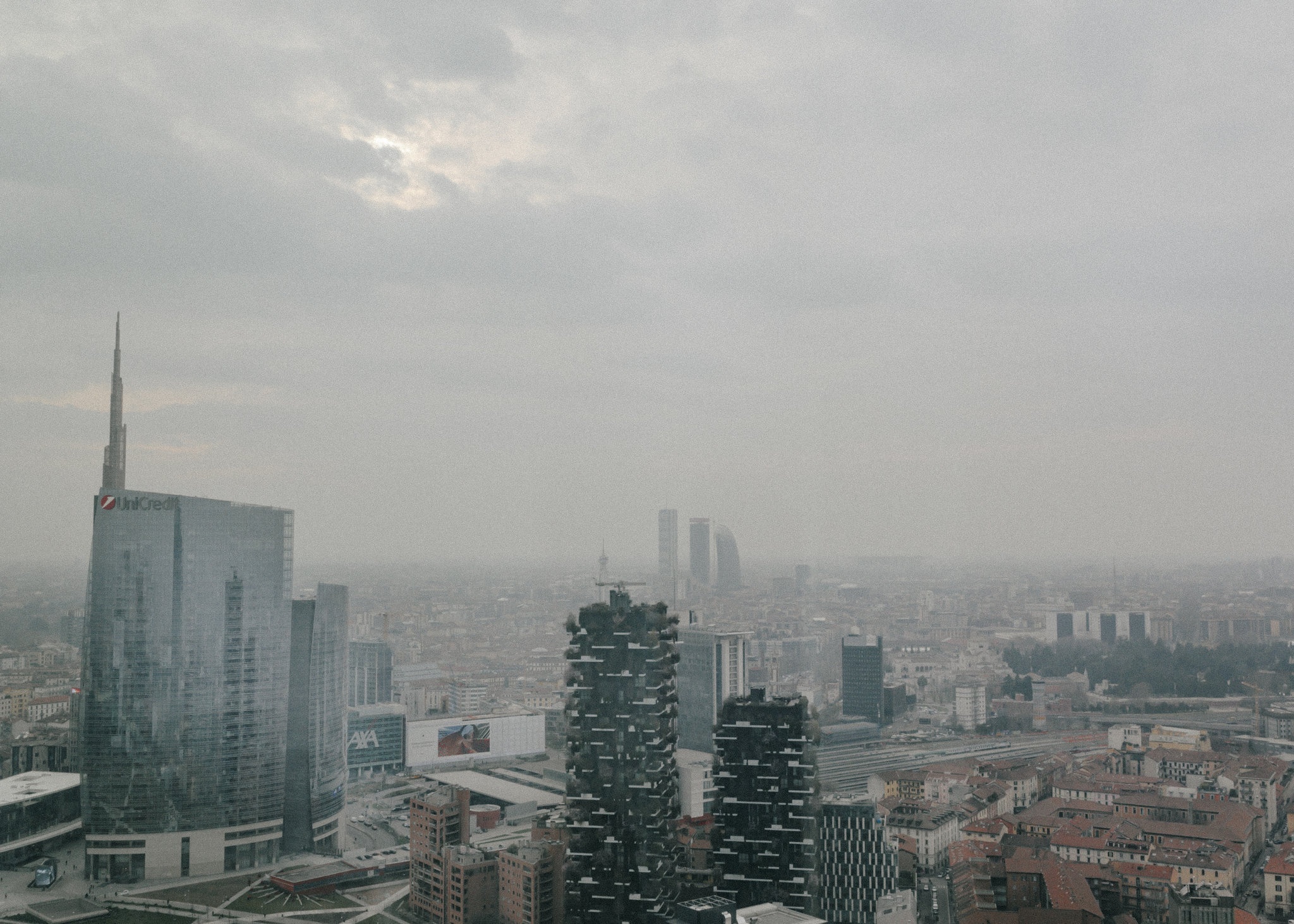 milan bi dao lon vi dich virus corona anh 2