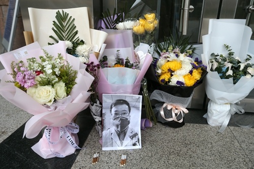 trung quoc vinh danh bac si ly van luong anh 1