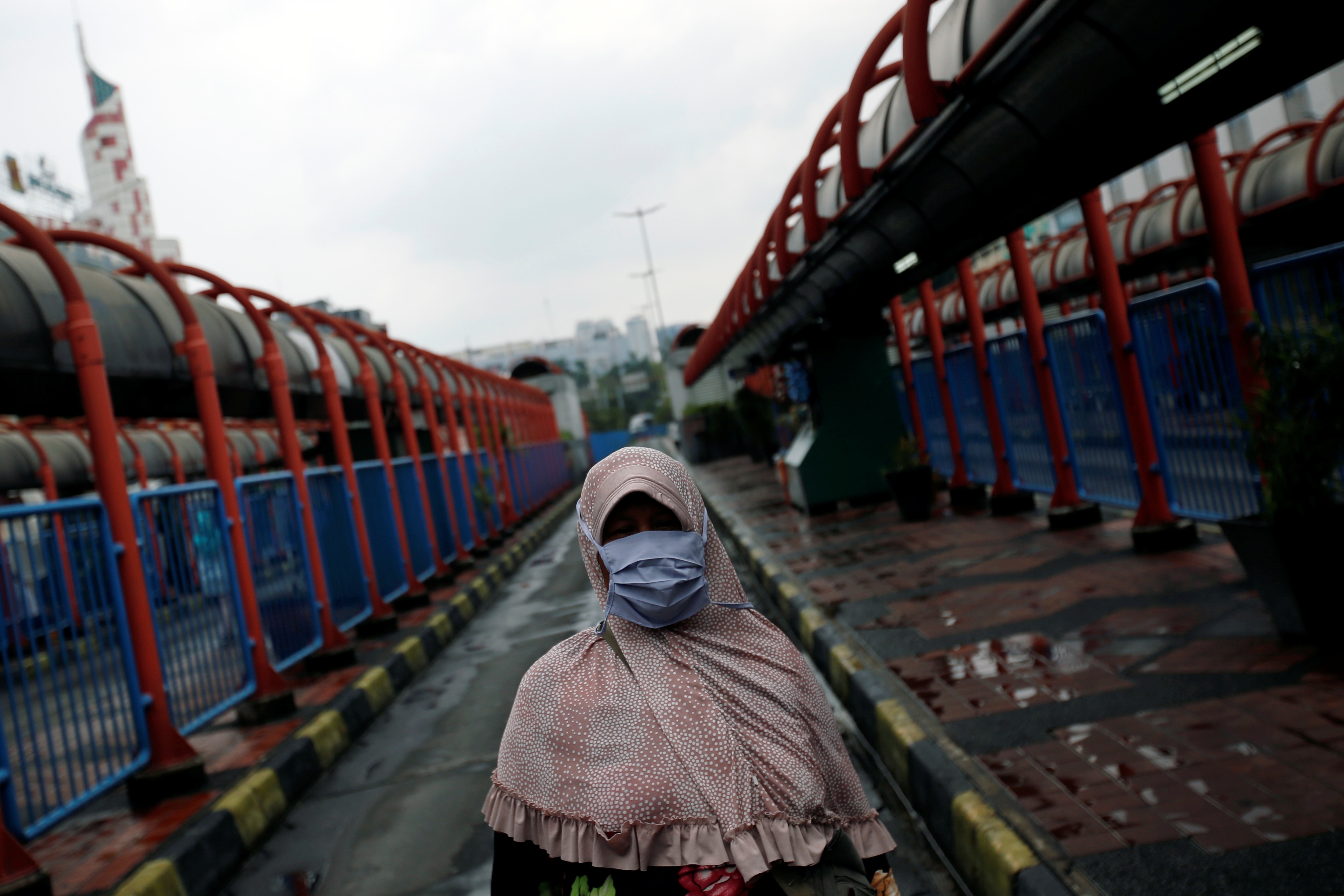 Indonesia co ky luc ngay ve so ca nhiem virus corona hinh anh