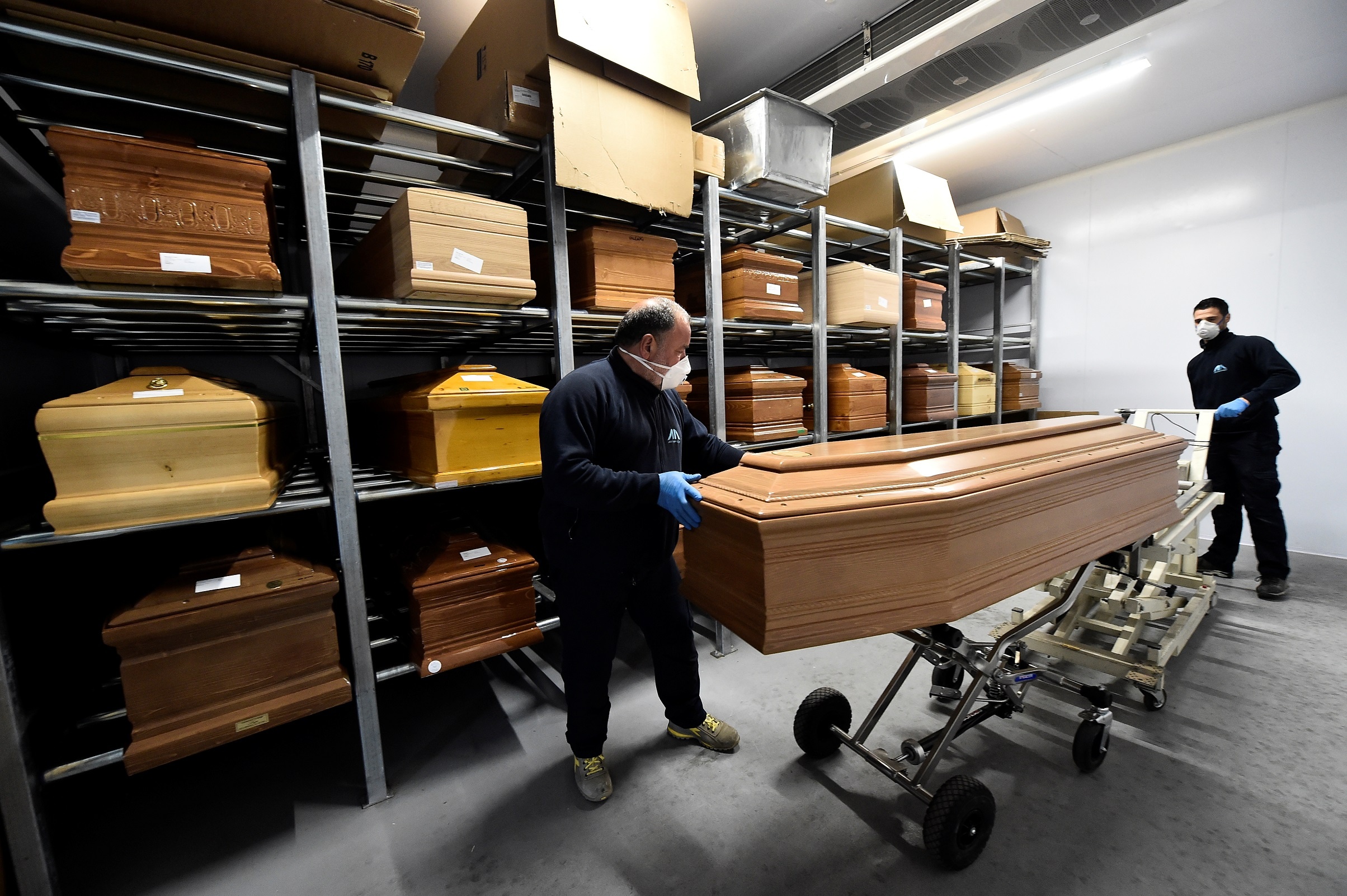 So ca nhiem o Italy tang len 63.927 hinh anh