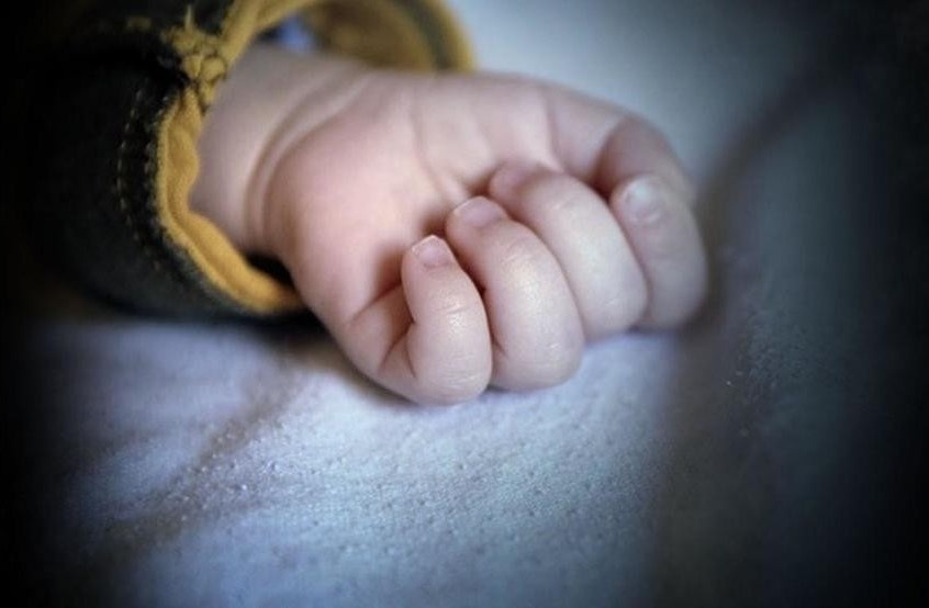 Be so sinh o My tu vong vi virus hinh anh