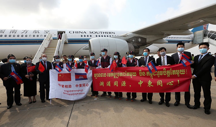 chuyen gia trung quoc chong dich tai campuchia anh 2