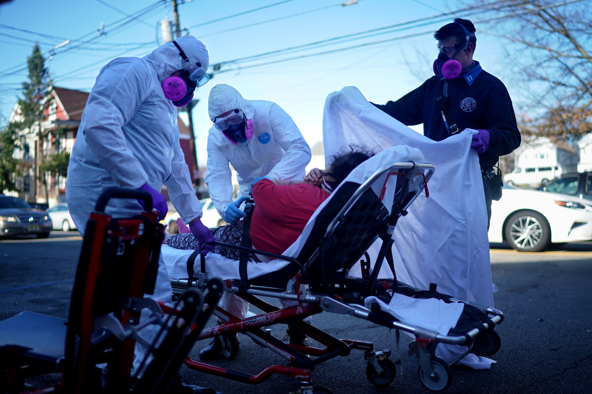 12 gio cang nhu day dan cua doi 911 mot thanh pho My giua mua dich hinh anh