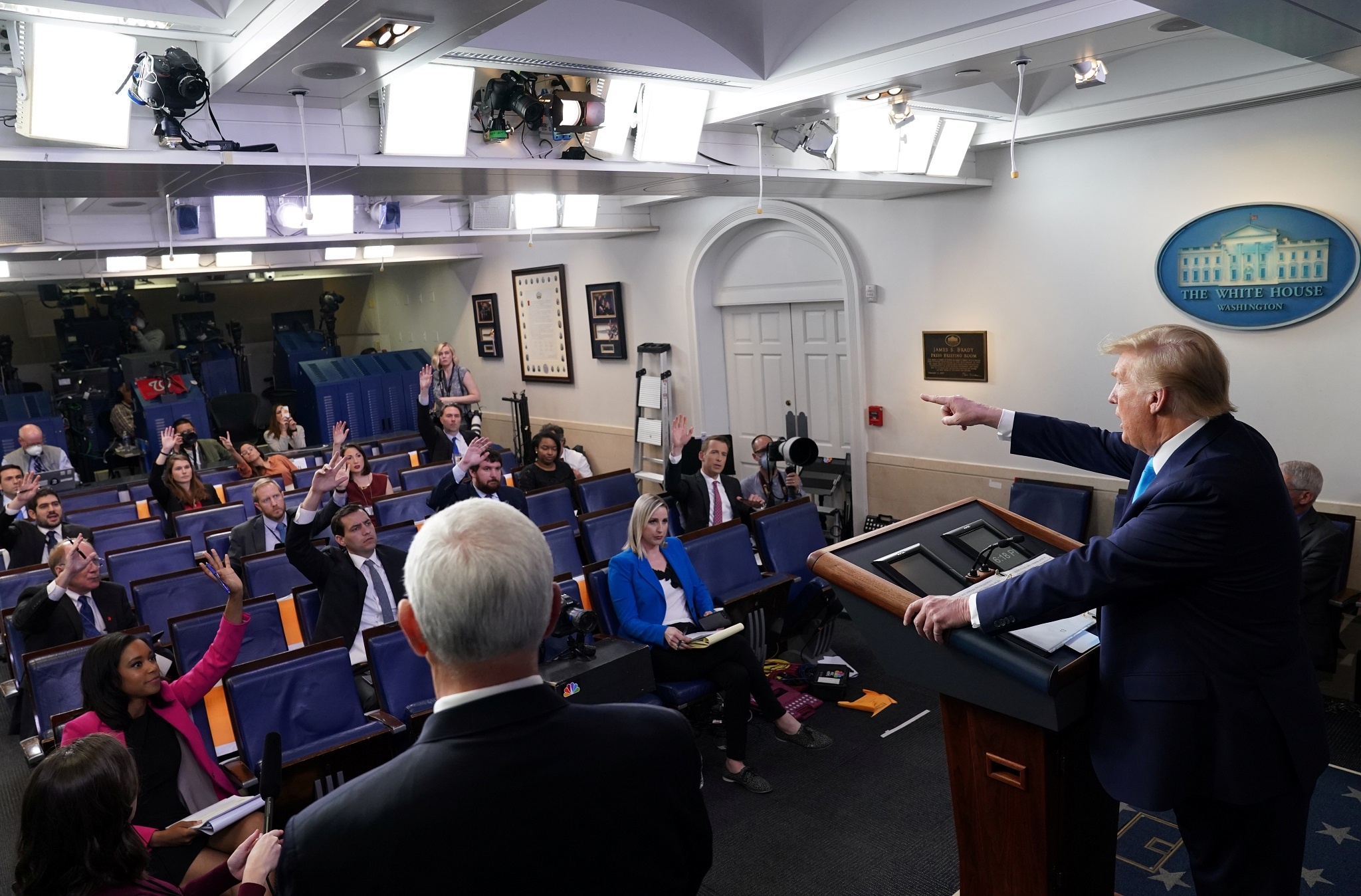 trump chi trich who anh 2