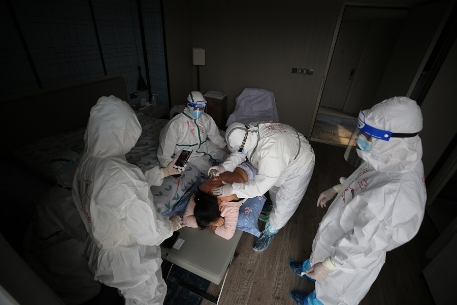 trung quoc dung dong y chua tri covid-19 anh 5