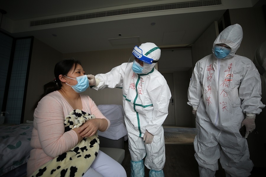 trung quoc dung dong y chua tri covid-19 anh 6