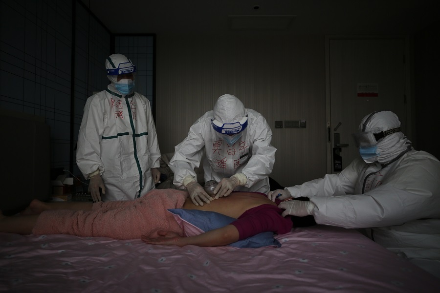 trung quoc dung dong y chua tri covid-19 anh 4