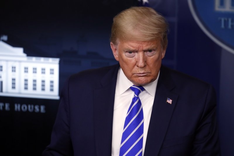 TT Trump ky dao luat 484 ty USD ho tro cong ty, benh vien hinh anh