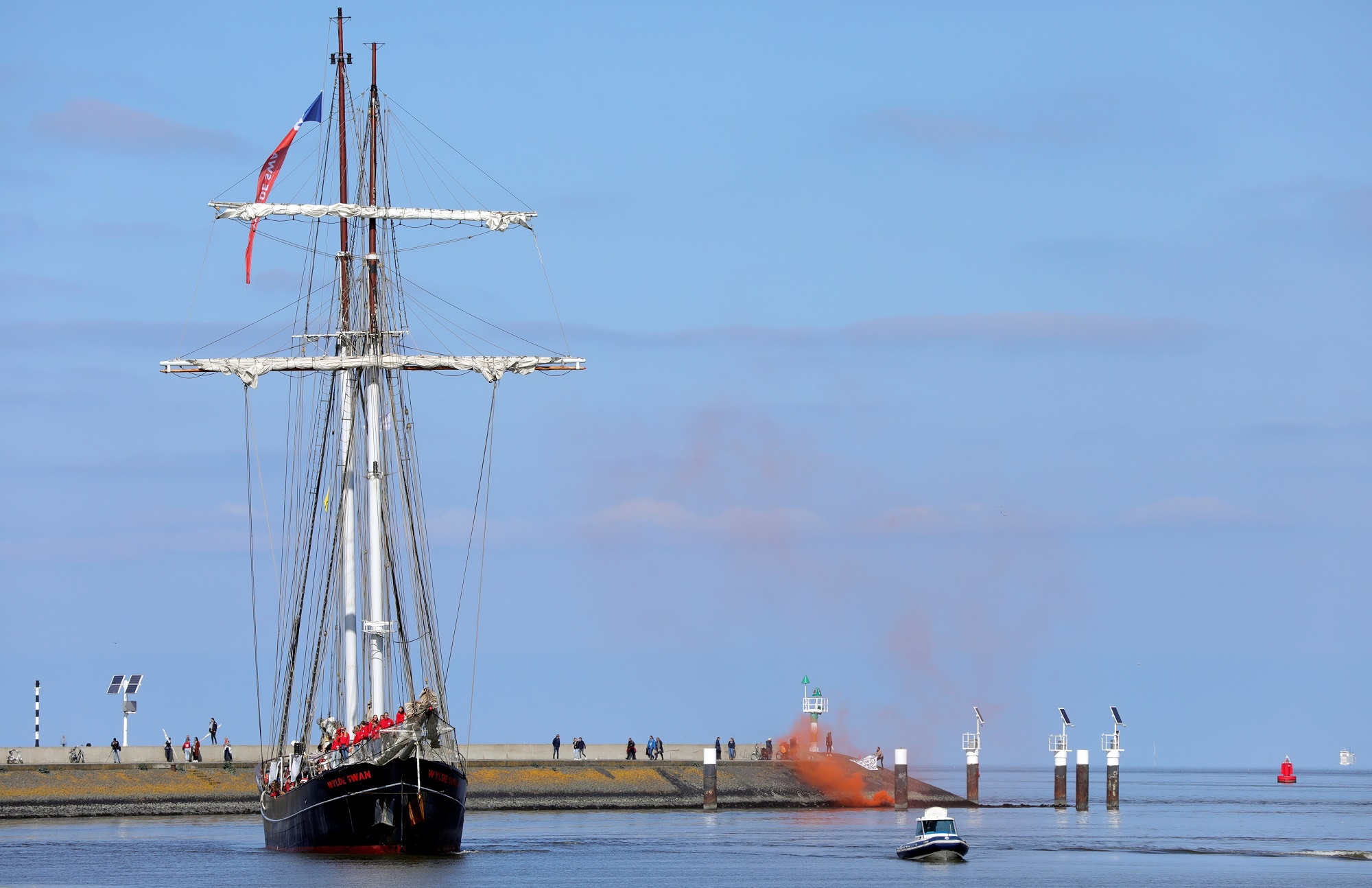 hoc sinh ha lan vuot dai tay duong bang thuyen buom anh 1