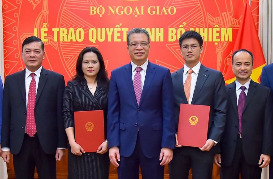 bo ngoai giao bo nhiem nhan su anh 2